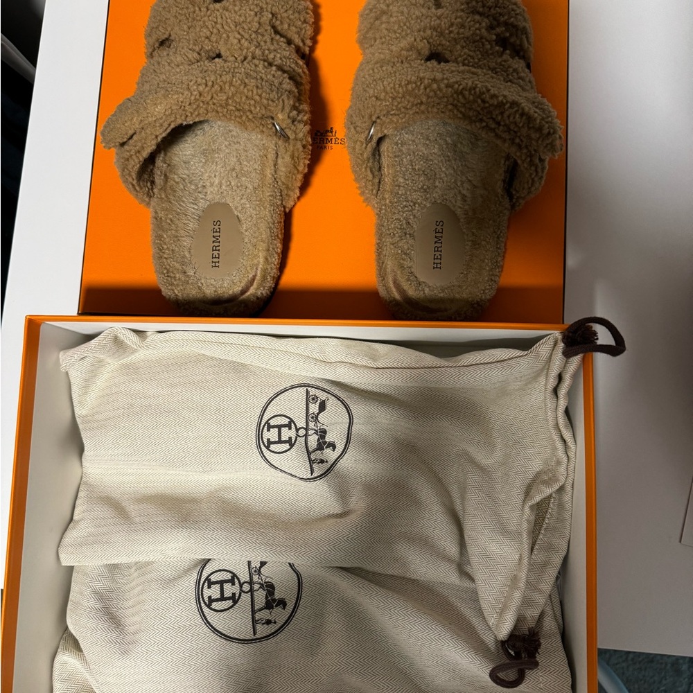 Hermes Chypre shearling sandal